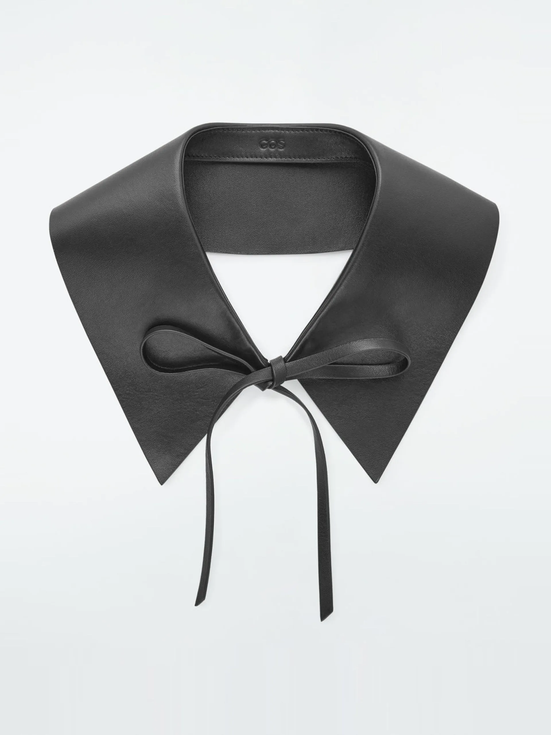 Exaggerated leather collar