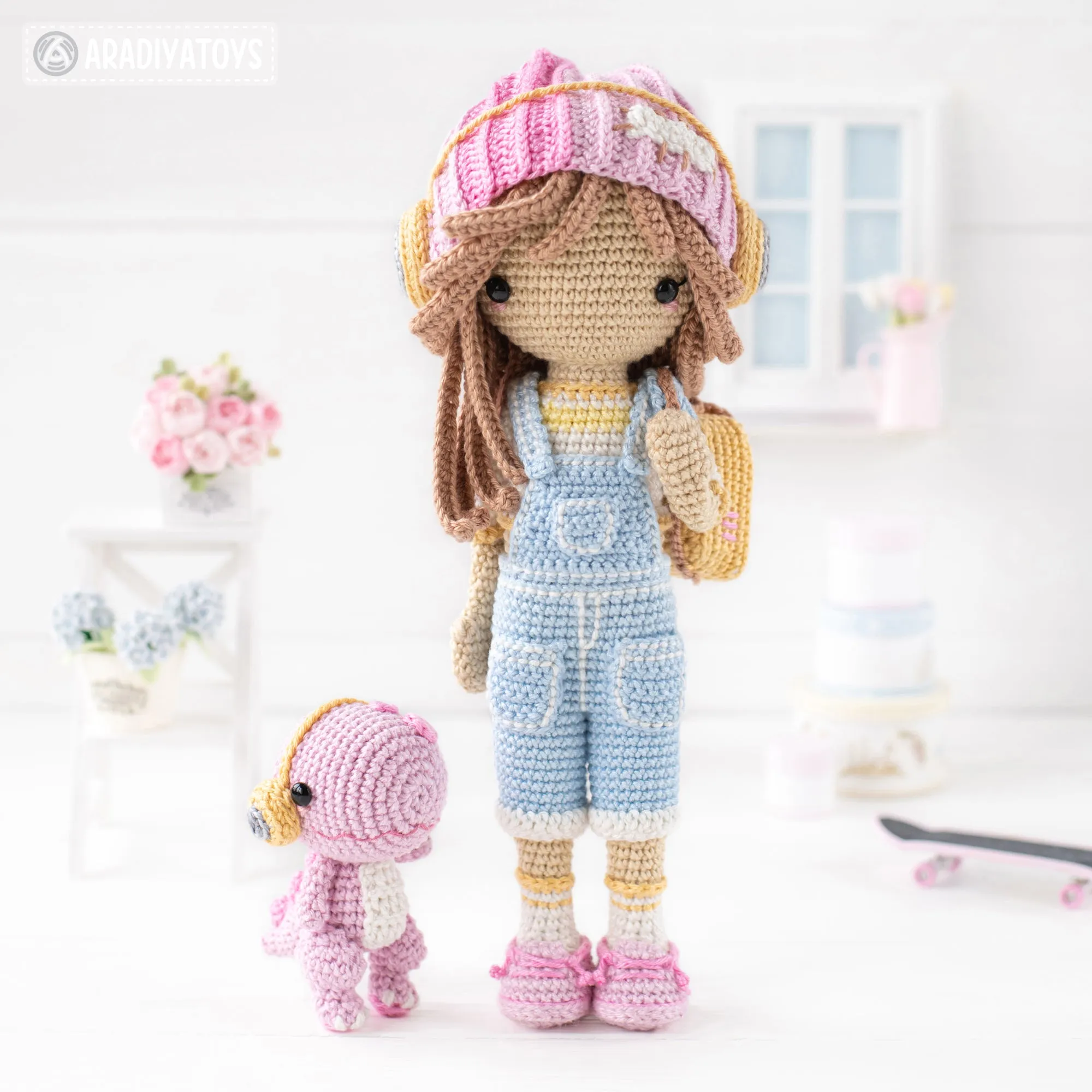 Friendy Sadie with Melody Dino from "AradiyaToys Friendies" collection, crochet doll pattern (Amigurumi tutorial PDF file), denim overalls