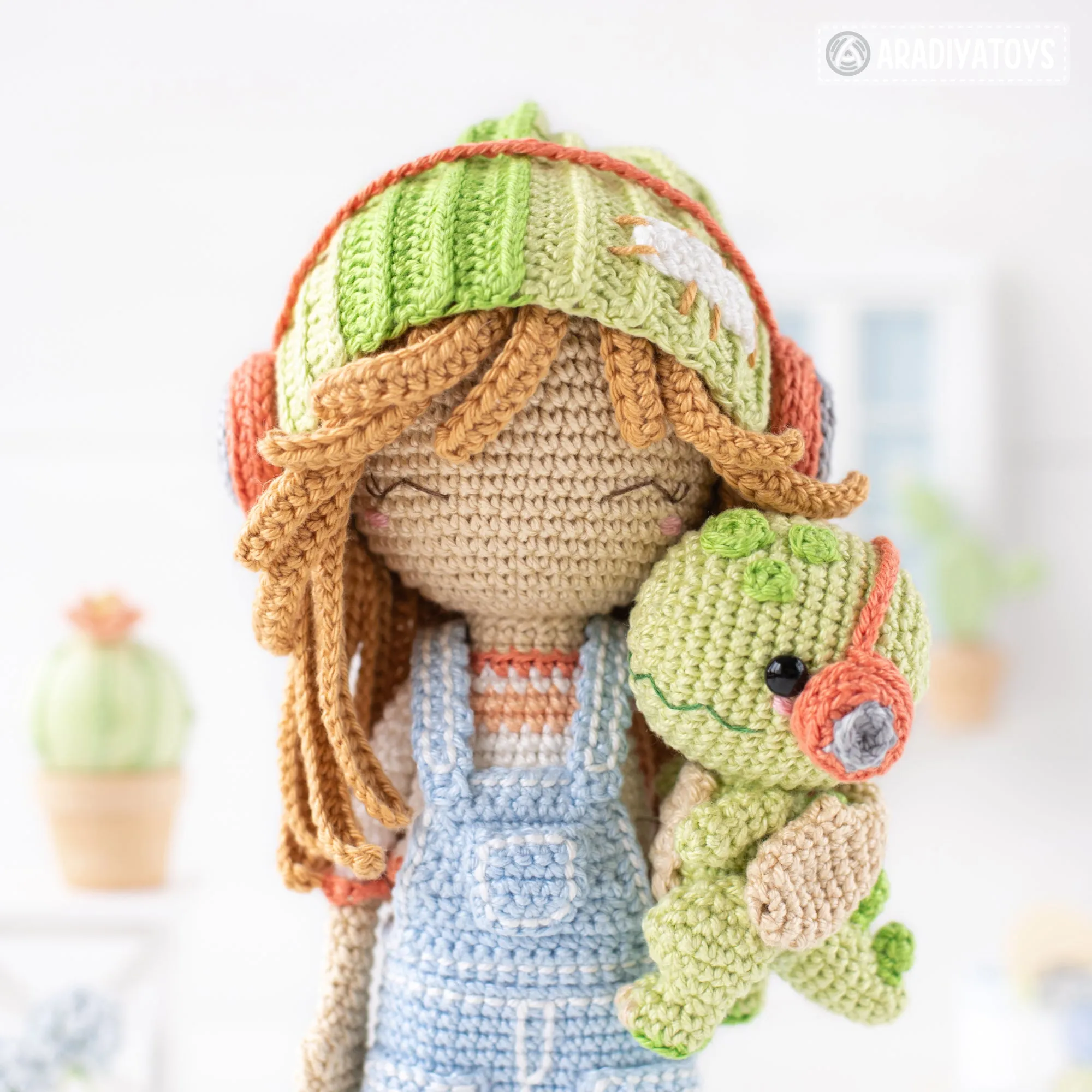 Friendy Sadie with Melody Dino from "AradiyaToys Friendies" collection, crochet doll pattern (Amigurumi tutorial PDF file), denim overalls